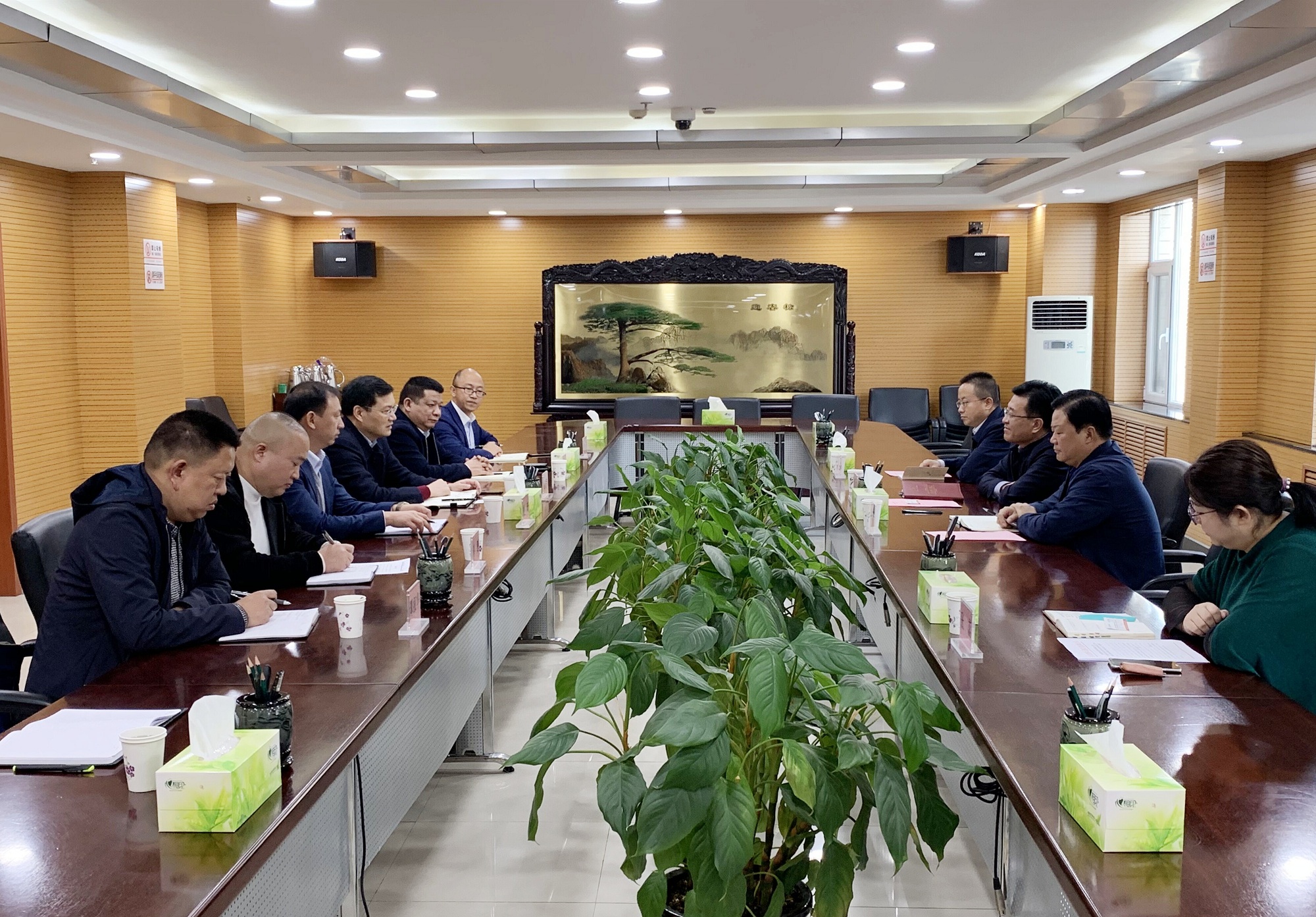 20201026111310.jpg 楊宏偉赴甘肅考察市場(chǎng)_副本.jpg