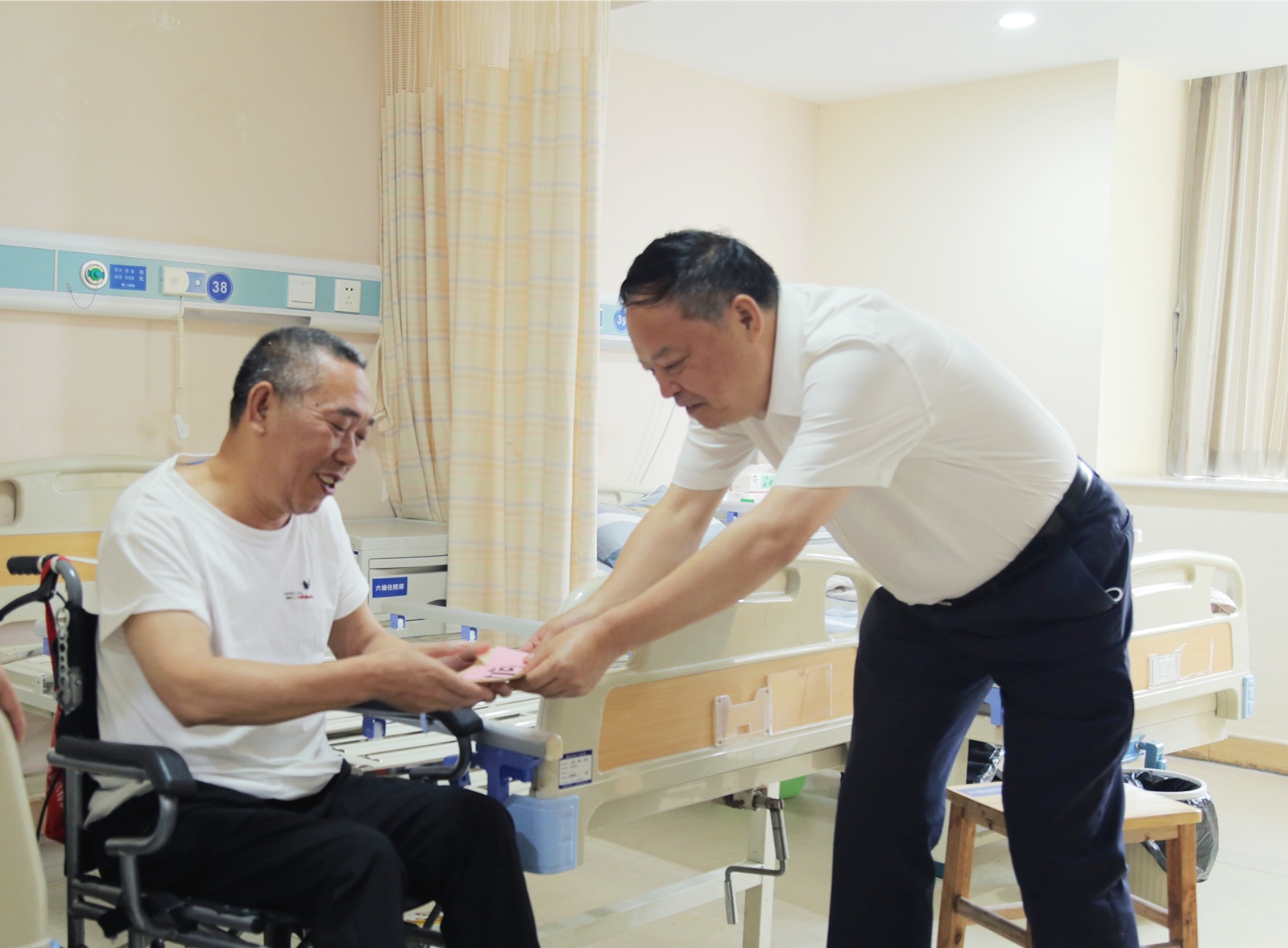 20210810200183.jpg 龔智輝慰問王東世_副本.jpg