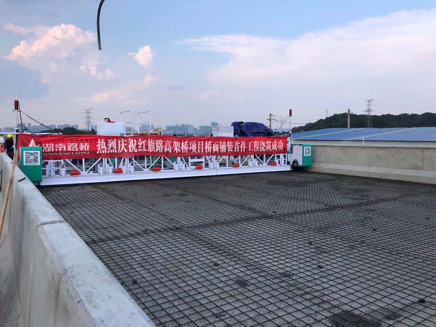 20211012128918.jpg 紅旗路橋面鋪裝首件.jpg