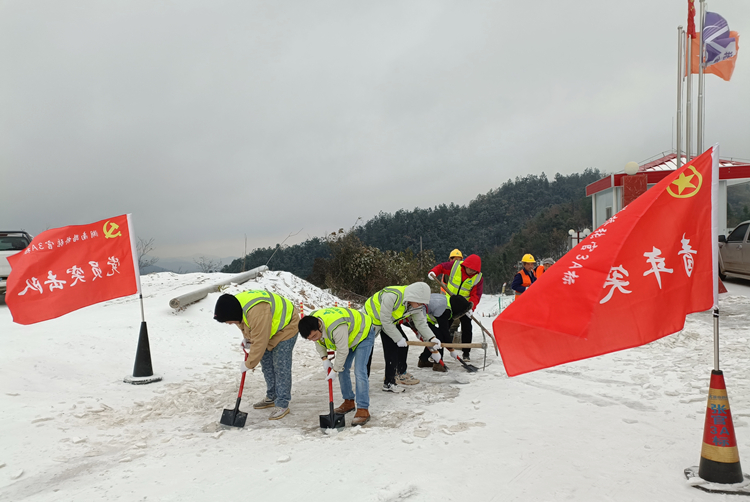 20221205429586.jpg 20221201 為民辦實事 張官3A標(biāo)志愿除雪保暢通.jpg
