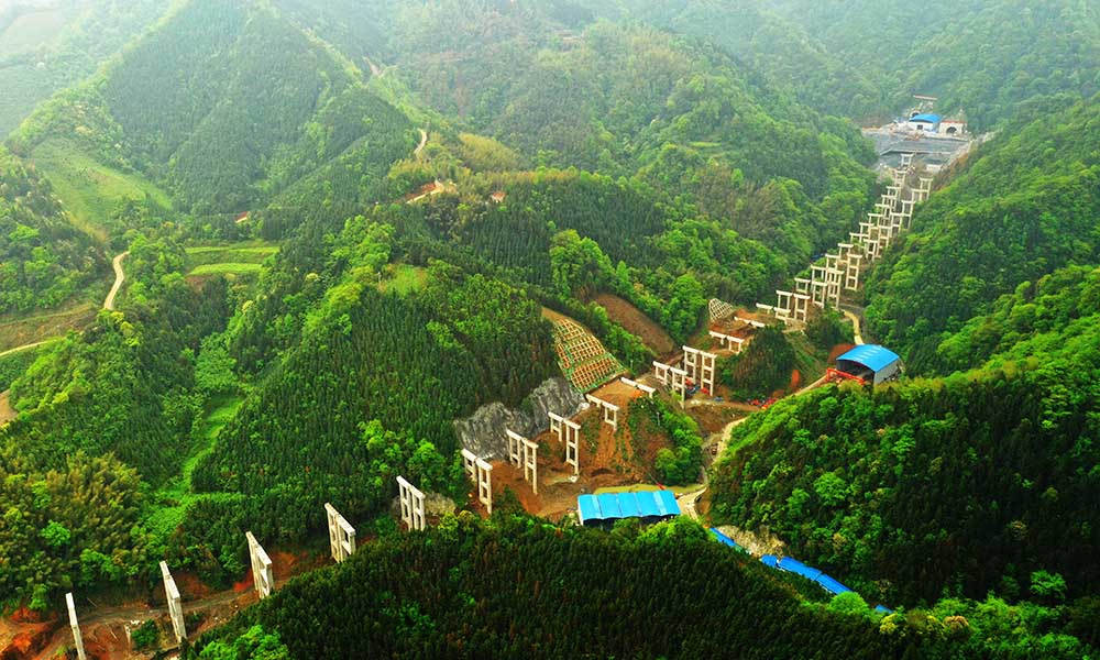 修建中的張官高速。資料圖