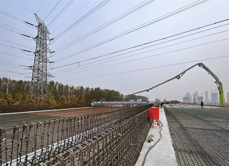 向陽特大橋高壓線作業(yè)區(qū).jpg